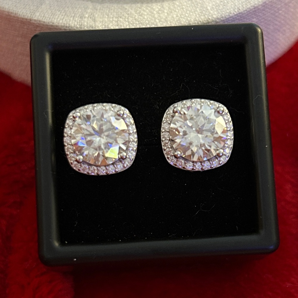 Luxury 6.00 CTW Moissanite‎ Diamond screwback halo Stud Earrings